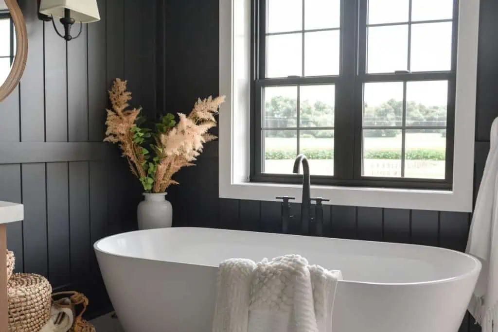 Black Bathroom Ideas